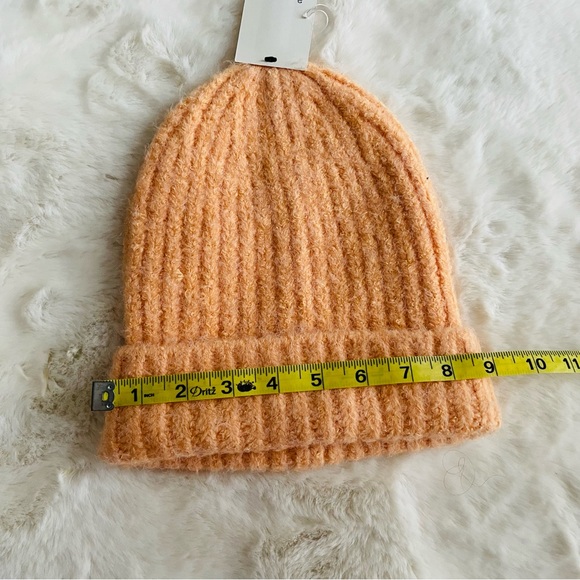 AND NWT Women’s Peach Orange Winter Hat - Picture 5 of 9
